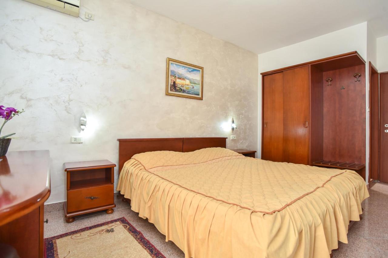 Hotel Suzana ブドヴァ エクステリア 写真