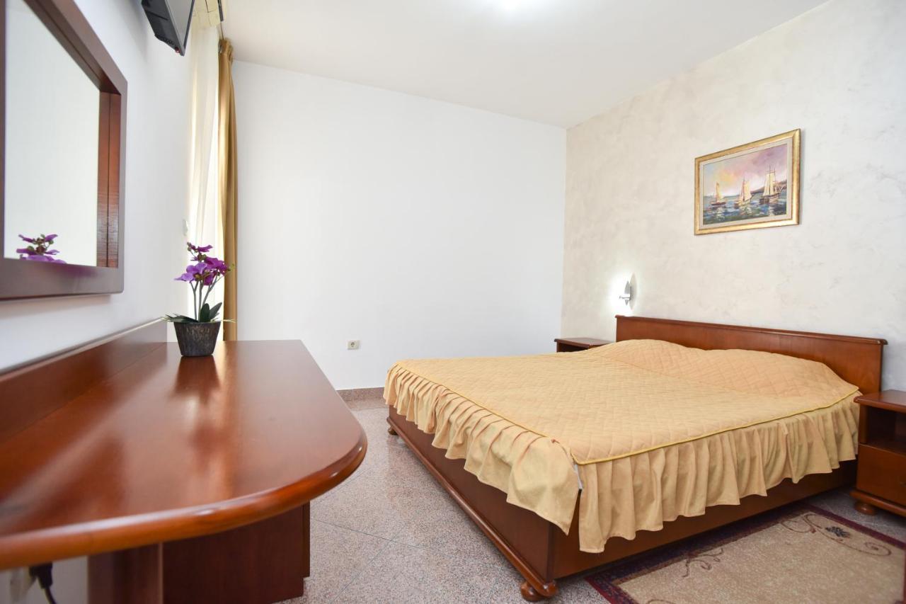 Hotel Suzana ブドヴァ エクステリア 写真