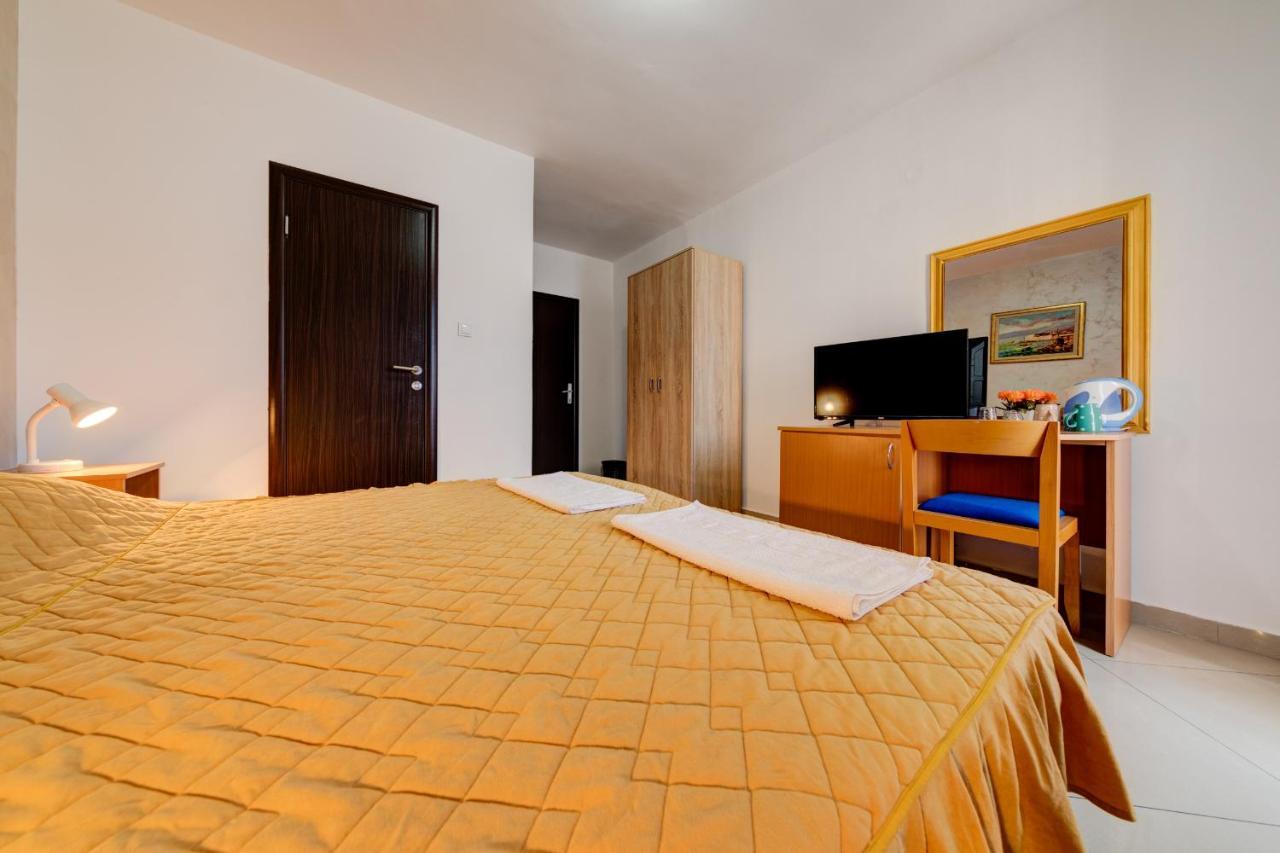 Hotel Suzana ブドヴァ エクステリア 写真